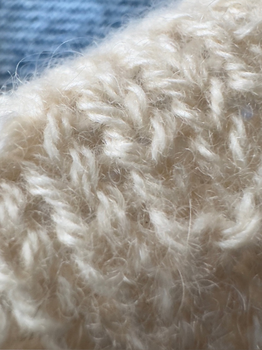 Reclaimed Italian Cashmere Yarn · Lace Weight · 25g | 311m · Raw Honey” - Picture 4 of 9